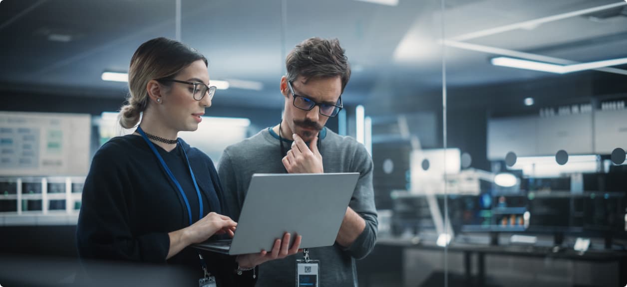 Kollegen, die mit React entwickeln